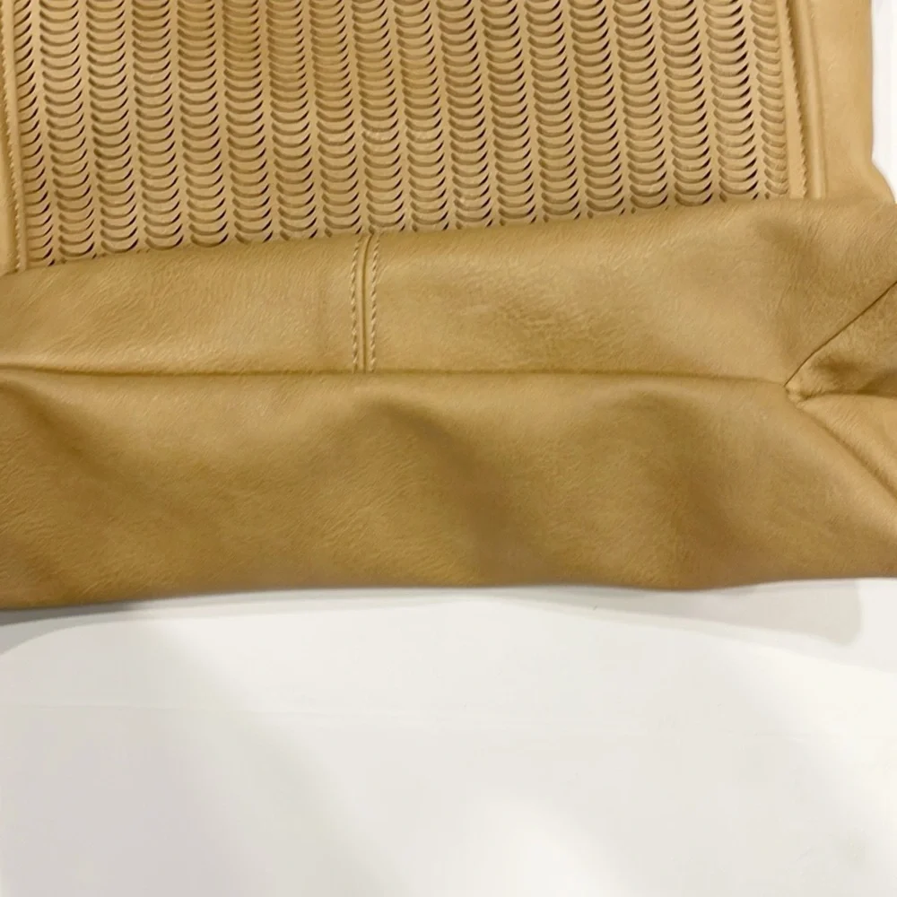 Coco + Carmen Giana Messenger Bag Shoulder Crossbody Tan Vegan‎ Faux Leather